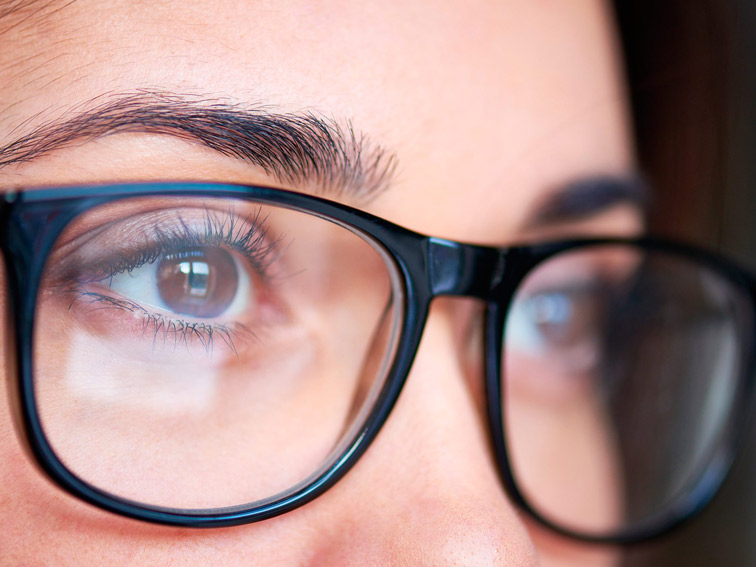 How to Clean Glasses Safely?